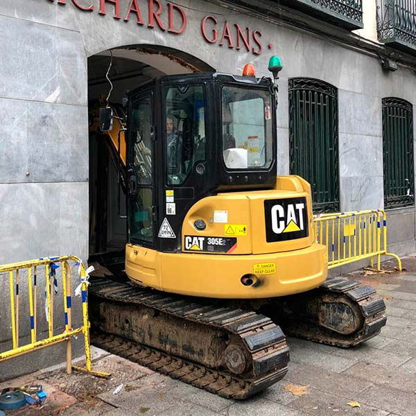 Alquiler Mini excavadora CAT 305E. Cobaleda Excavaciones Madrid