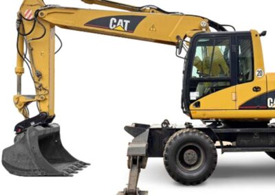 Alquiler de excavadora sobre ruedas CAT M322C en Comunidad de Madrid. Cobaleda Excavaciones